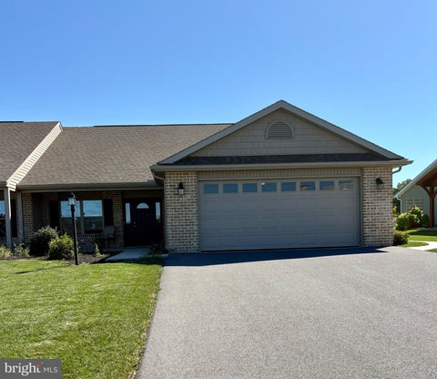 Townhouse For Sale - 722 Rising Sun Lane<br/> Franklin County, CHAMBERSBURG, PA 17202