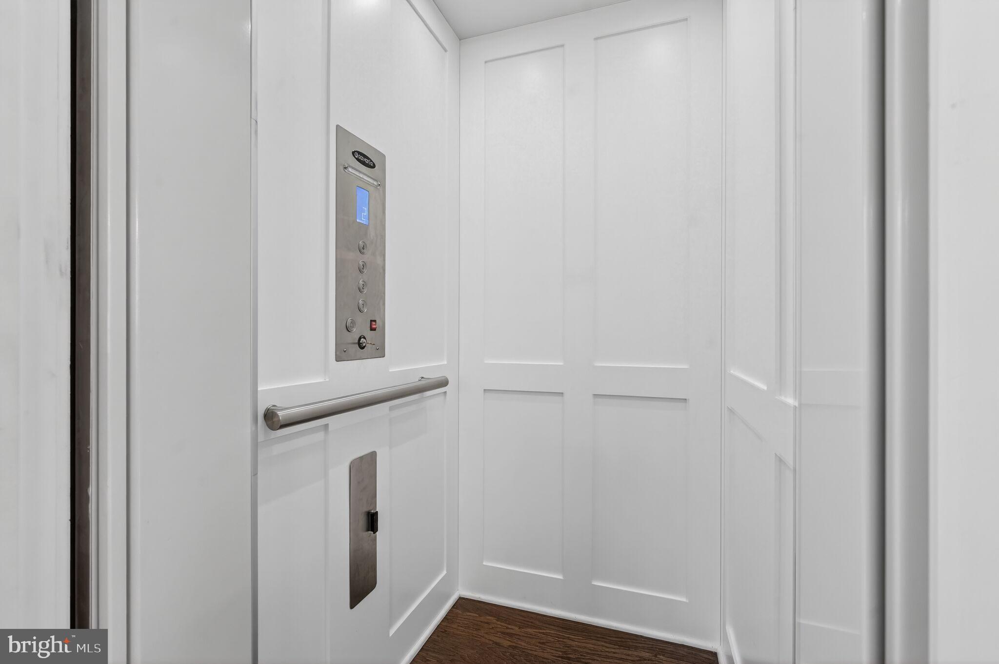 TOWER OAKS - Residential