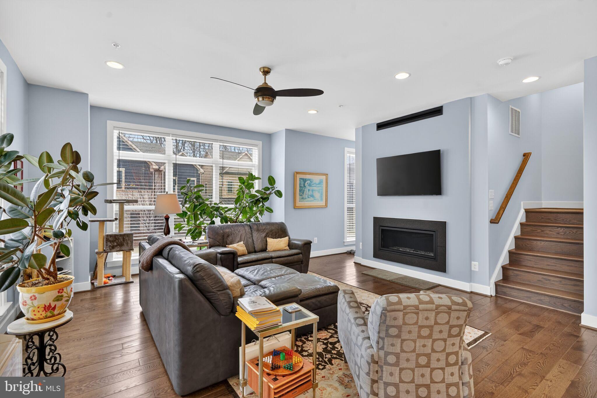 TOWER OAKS - Residential