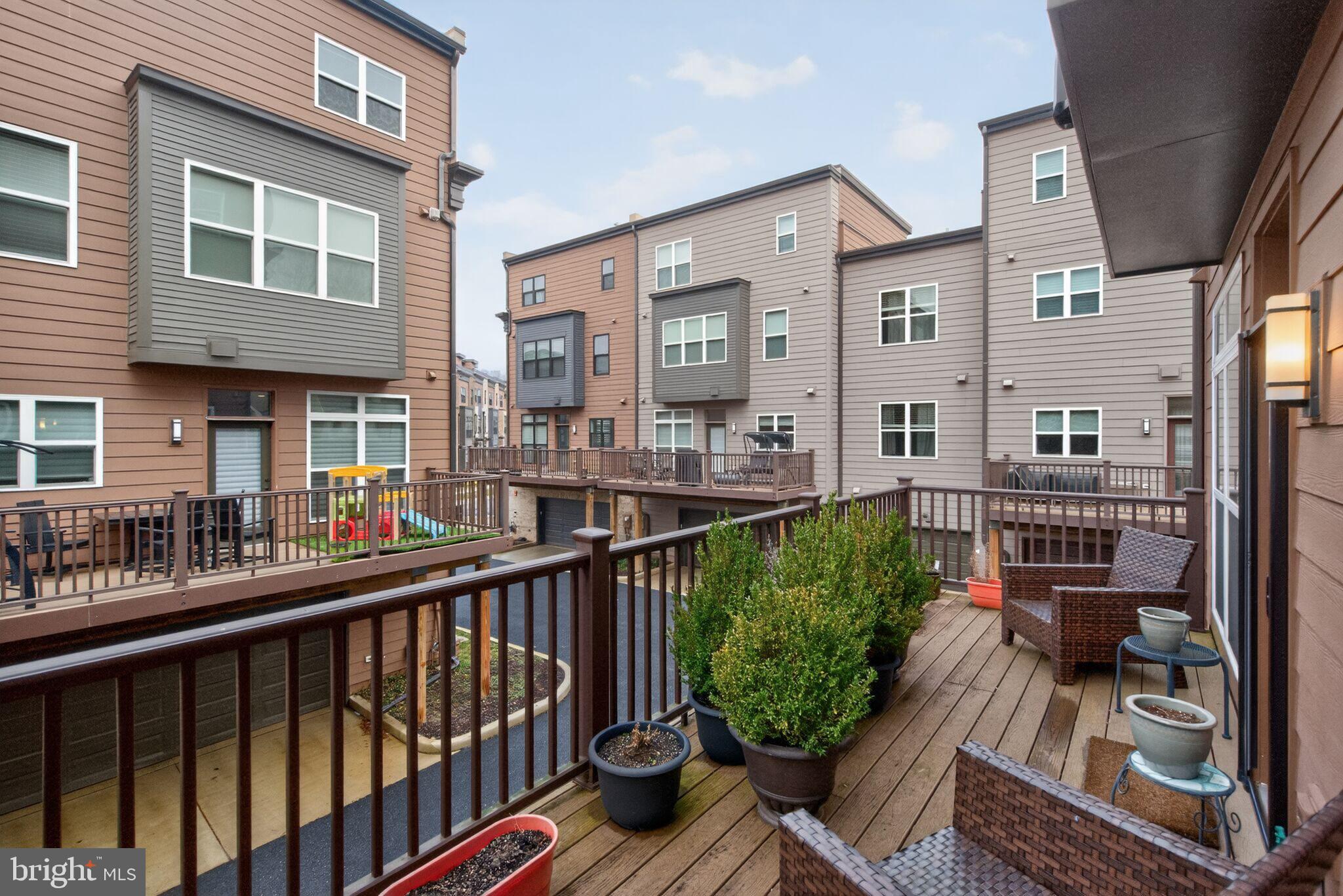 TOWER OAKS - Residential