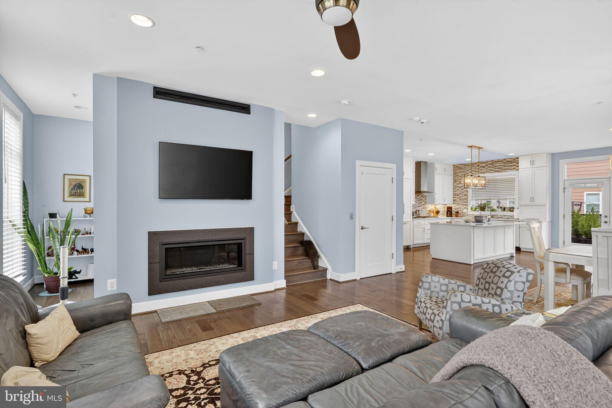 TOWER OAKS - Residential