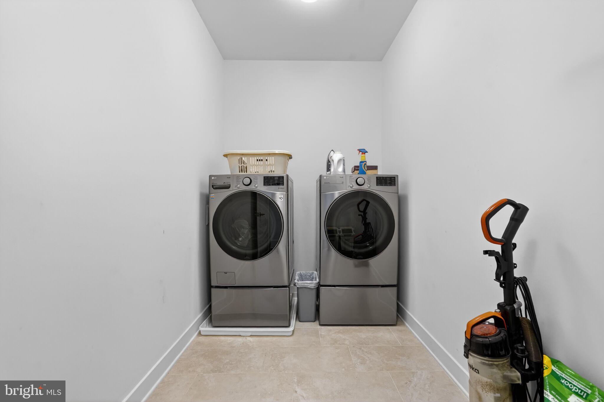 TOWER OAKS - Residential