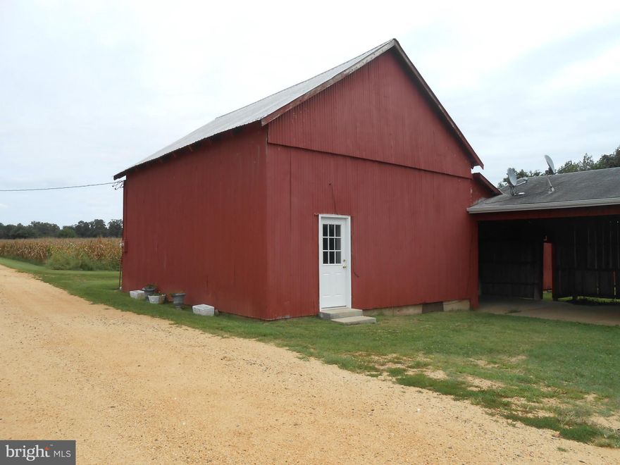 Agents, this is a 1 bedroom 1 bath duplex apartment on a family farm. Rent includes the electric and grass cutting as well as snow removal. EXCELLENT credit is a must. Washer and dryer are shared with the 1 bedroom apartment which is upstairs.