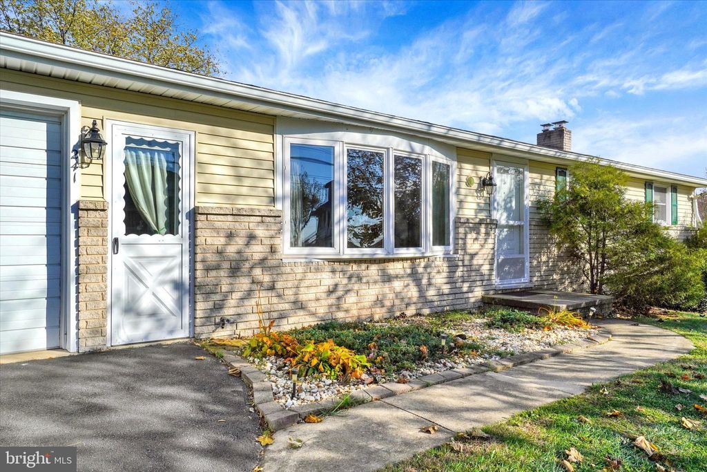 Photo of 241 S Park Street, DALLASTOWN, PA 17313 (MLS # PAYK2093336)