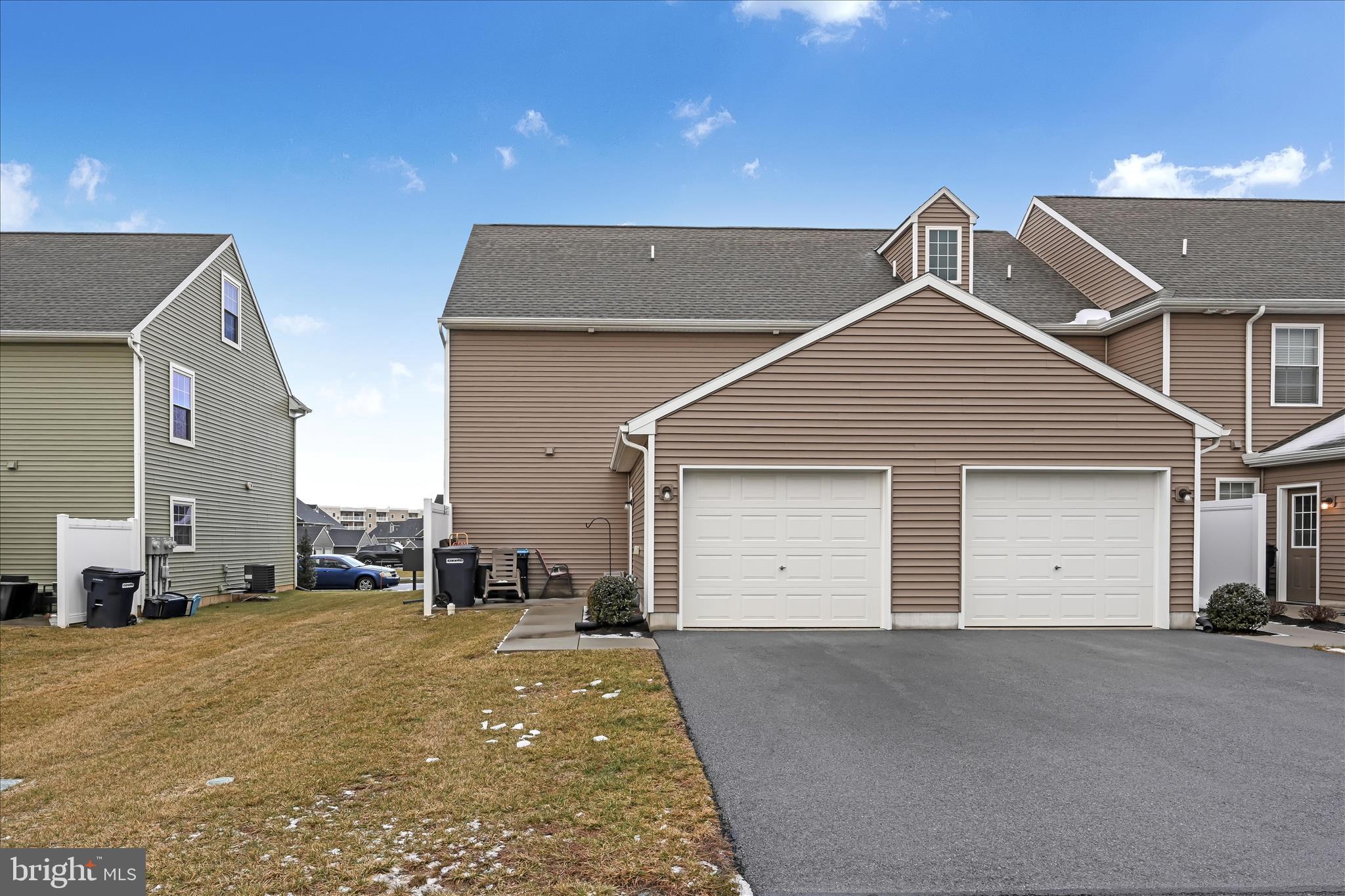 TRAIL SIDE - Residential