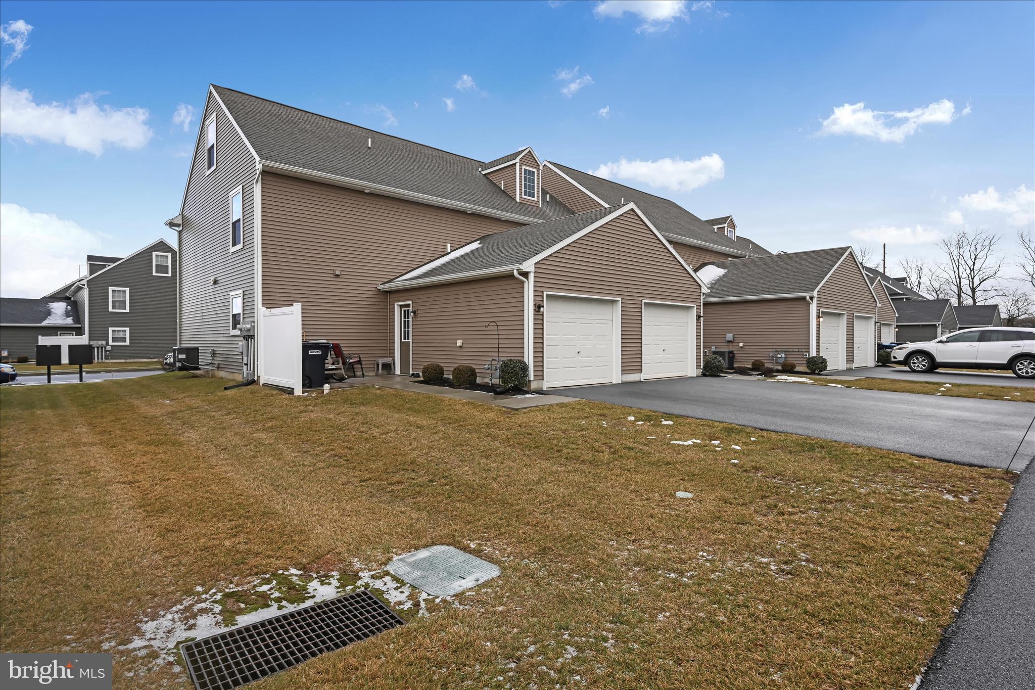 TRAIL SIDE - Residential