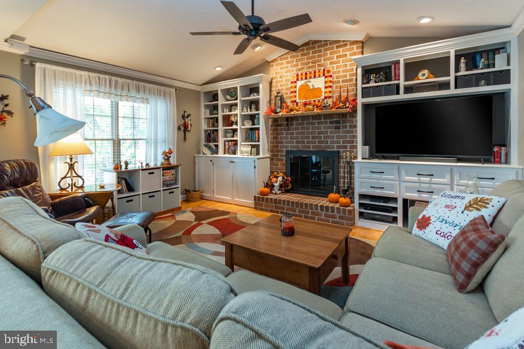 PERRY HALL COURTS - Residential