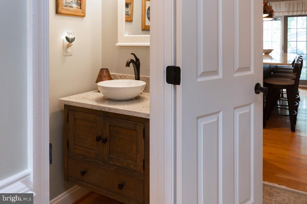 PERRY HALL COURTS - Residential