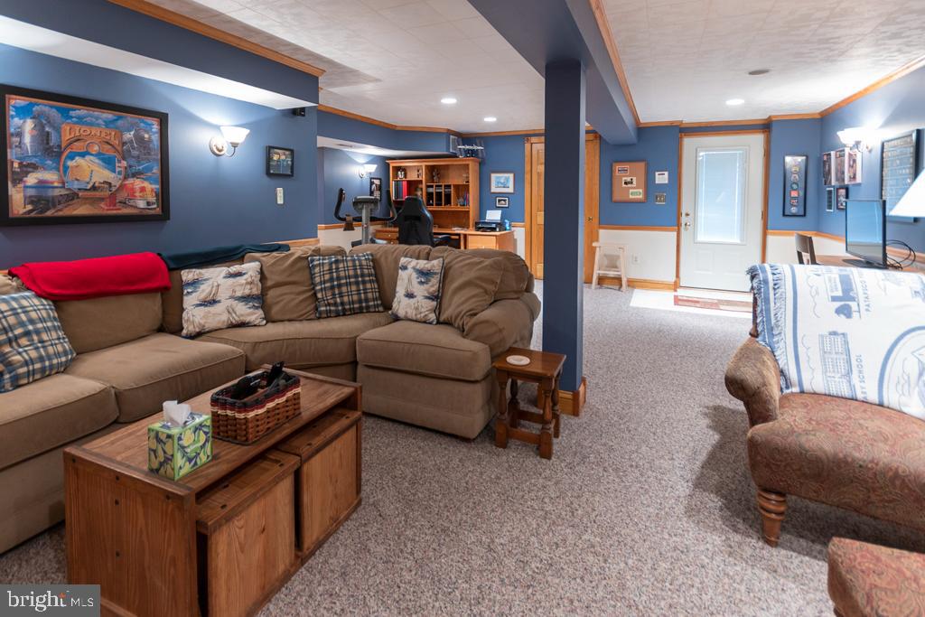 PERRY HALL COURTS - Residential