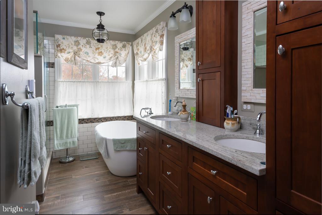 PERRY HALL COURTS - Residential