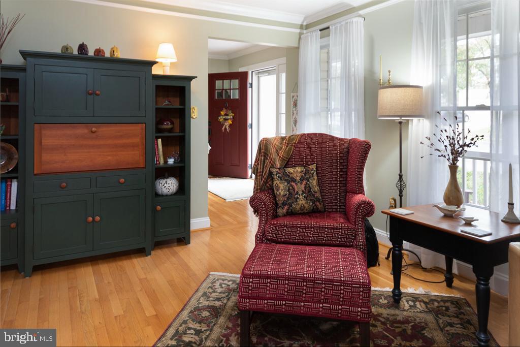 PERRY HALL COURTS - Residential