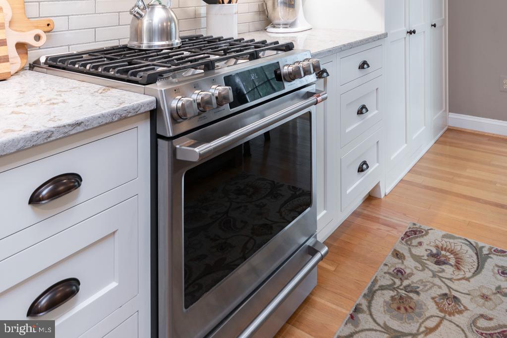 PERRY HALL COURTS - Residential