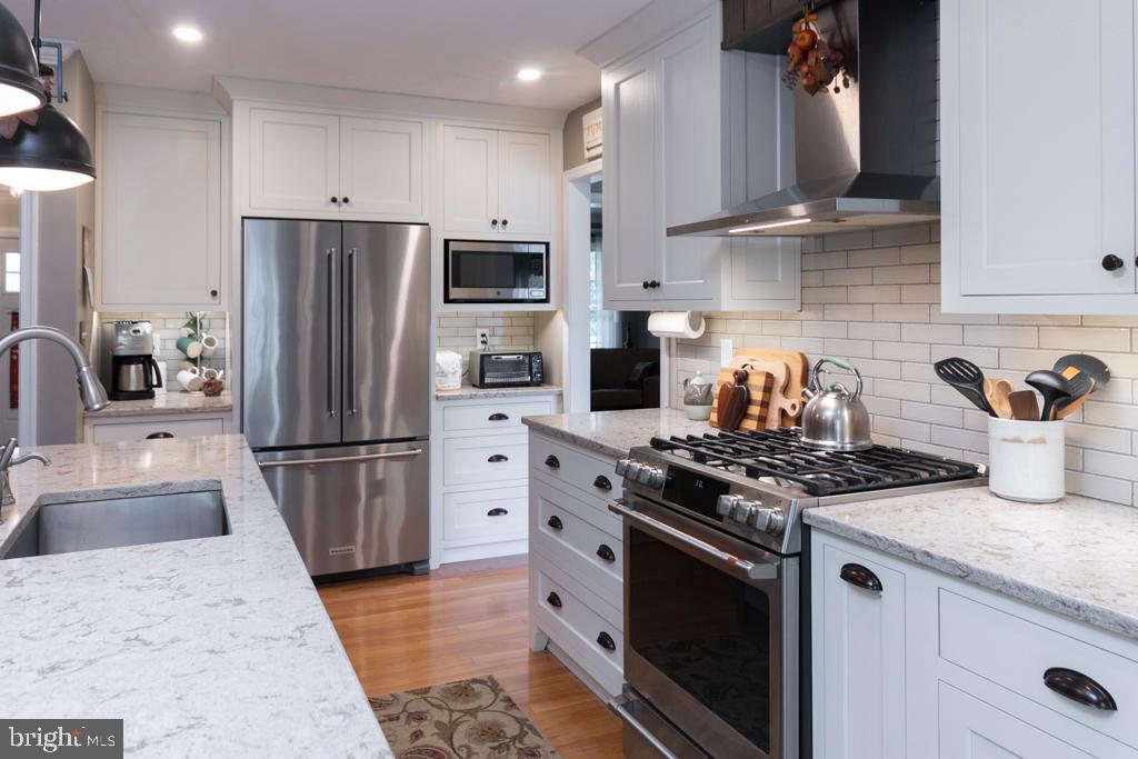 PERRY HALL COURTS - Residential