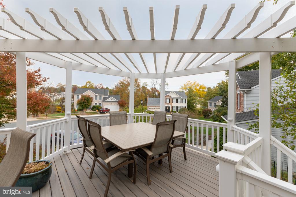 PERRY HALL COURTS - Residential