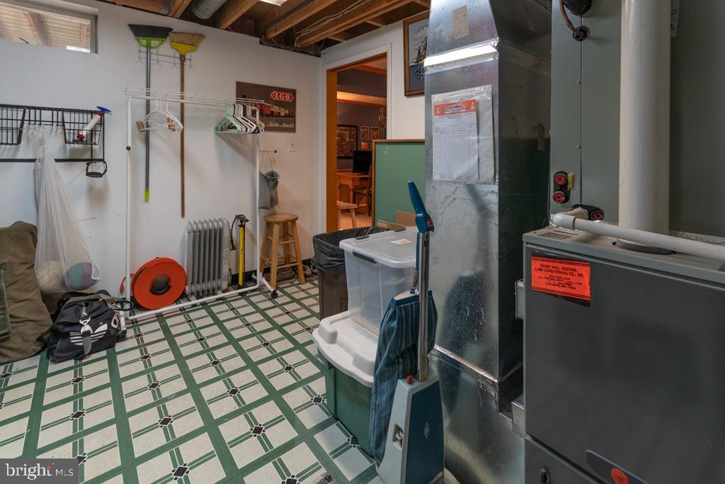 PERRY HALL COURTS - Residential