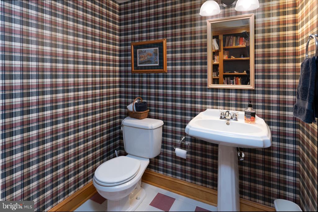 PERRY HALL COURTS - Residential