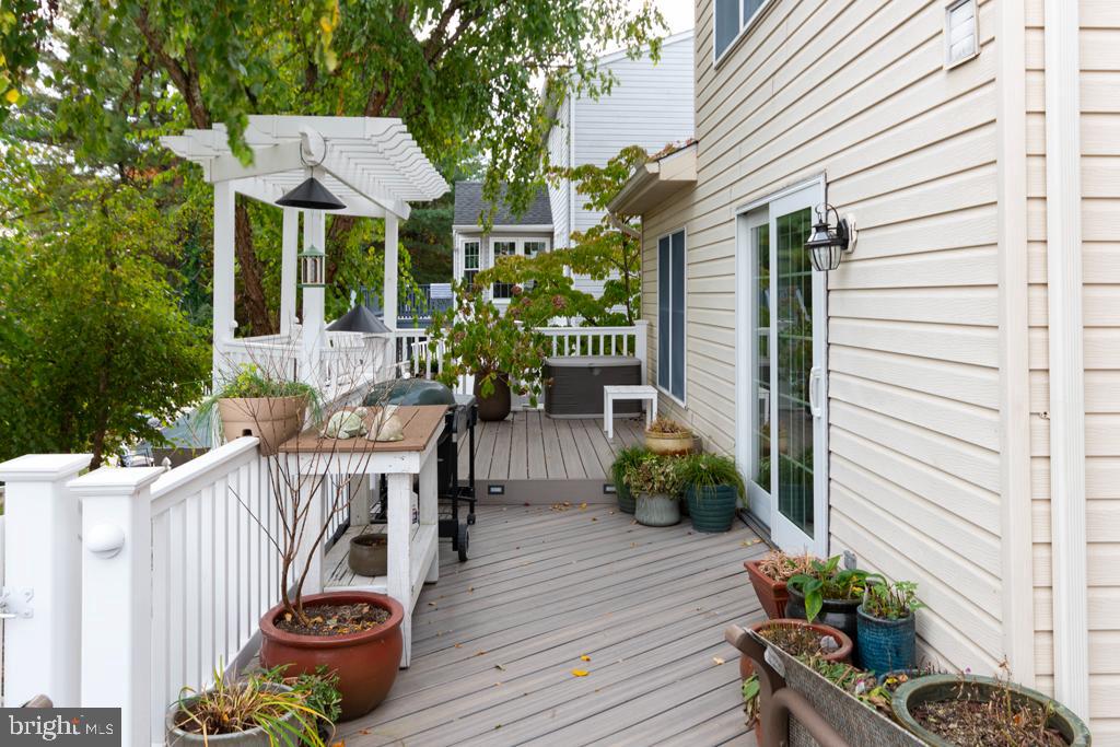 PERRY HALL COURTS - Residential