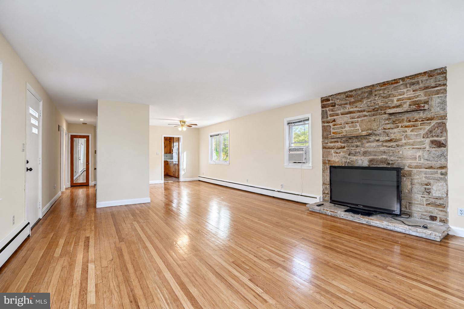 1911 ROLLING GLEN ROAD