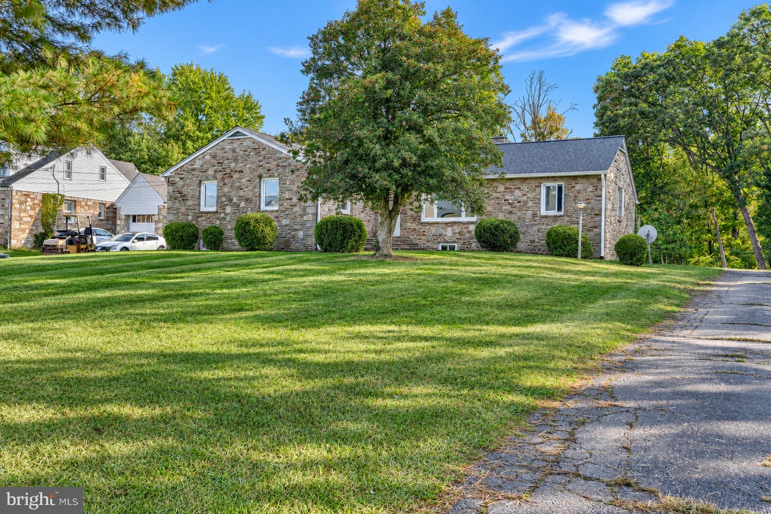 1911 ROLLING GLEN ROAD