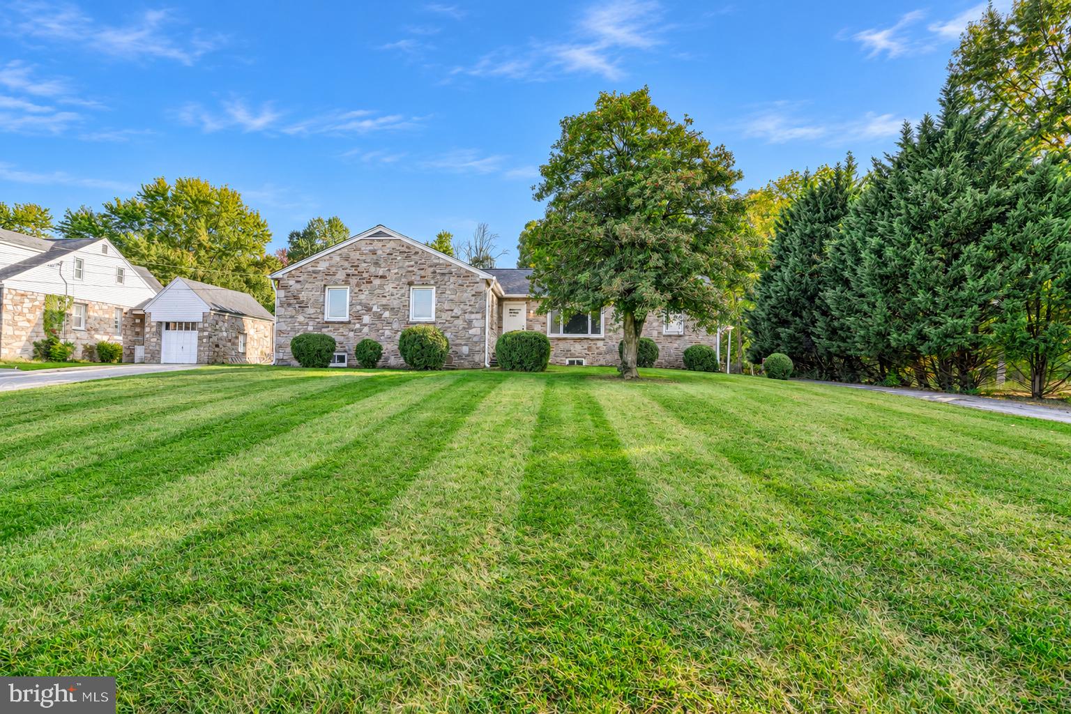 1911 ROLLING GLEN ROAD
