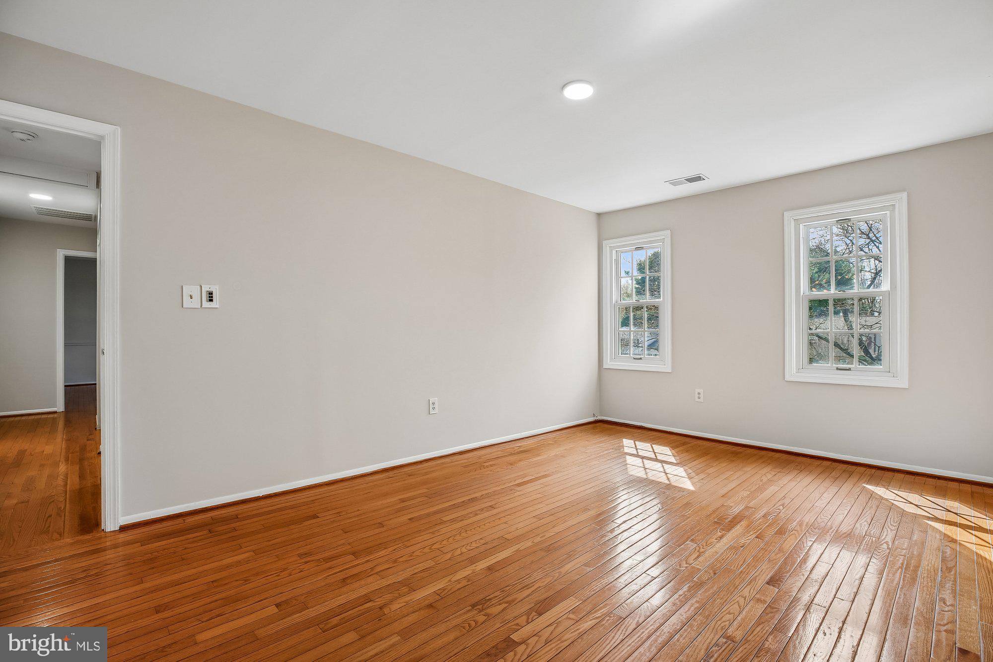 QUINCE ORCHARD KNOLLS - Residential