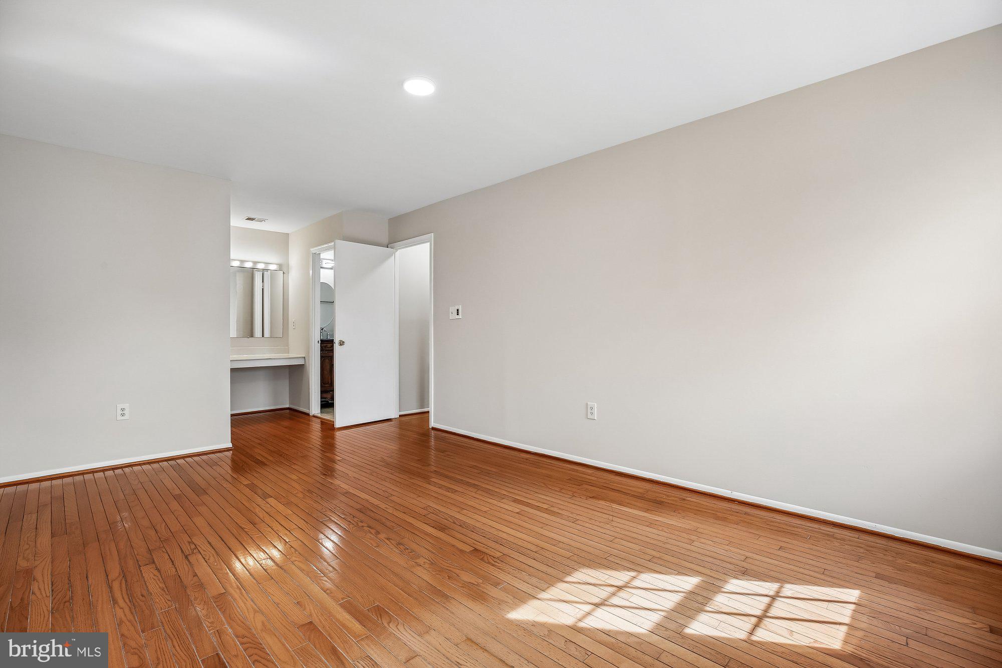 QUINCE ORCHARD KNOLLS - Residential