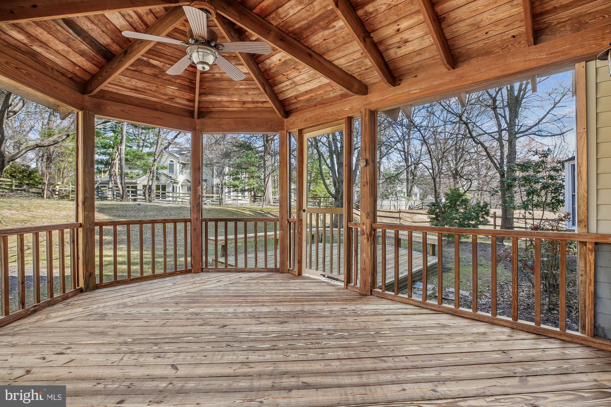 QUINCE ORCHARD KNOLLS - Residential