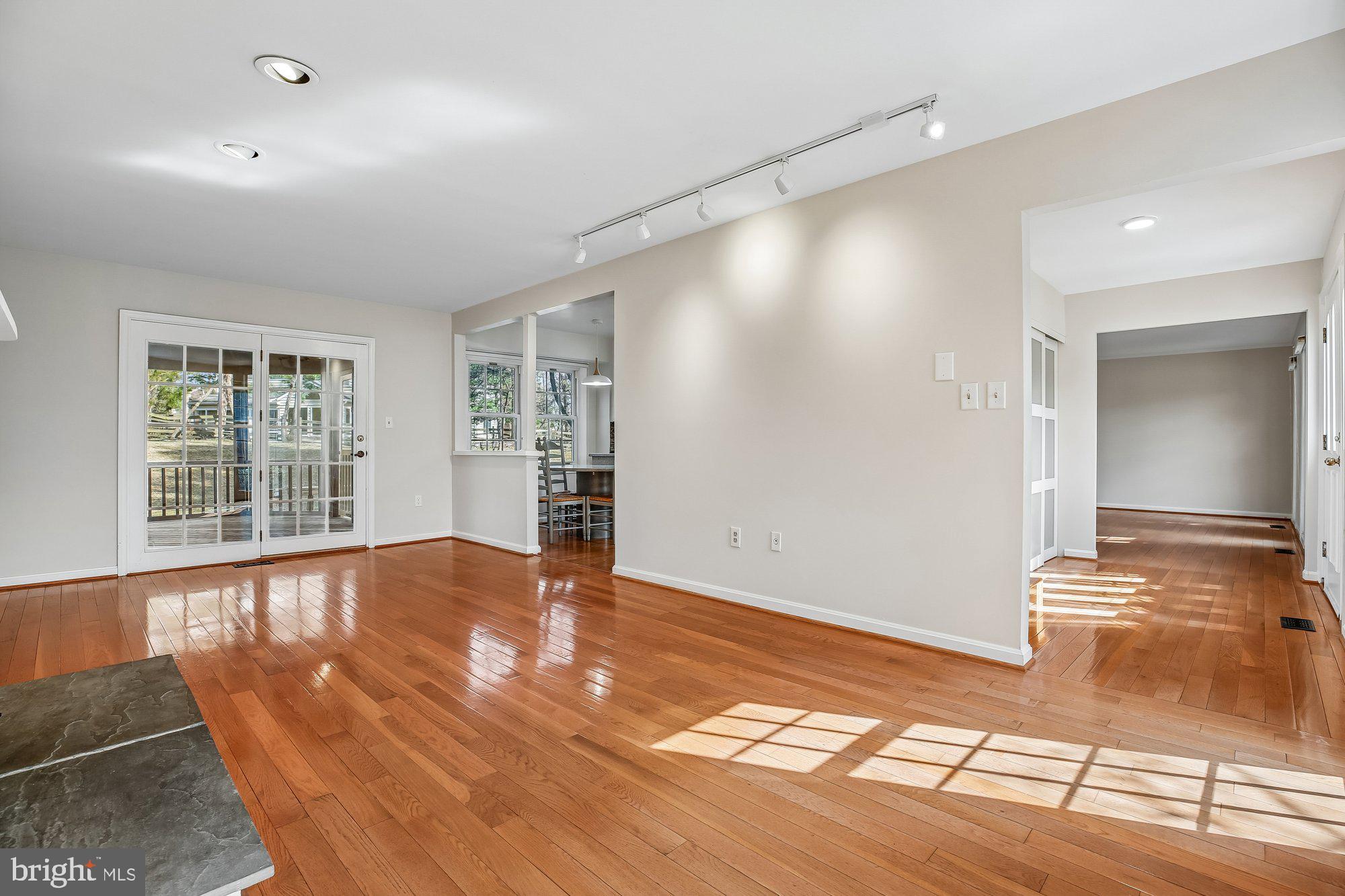 QUINCE ORCHARD KNOLLS - Residential