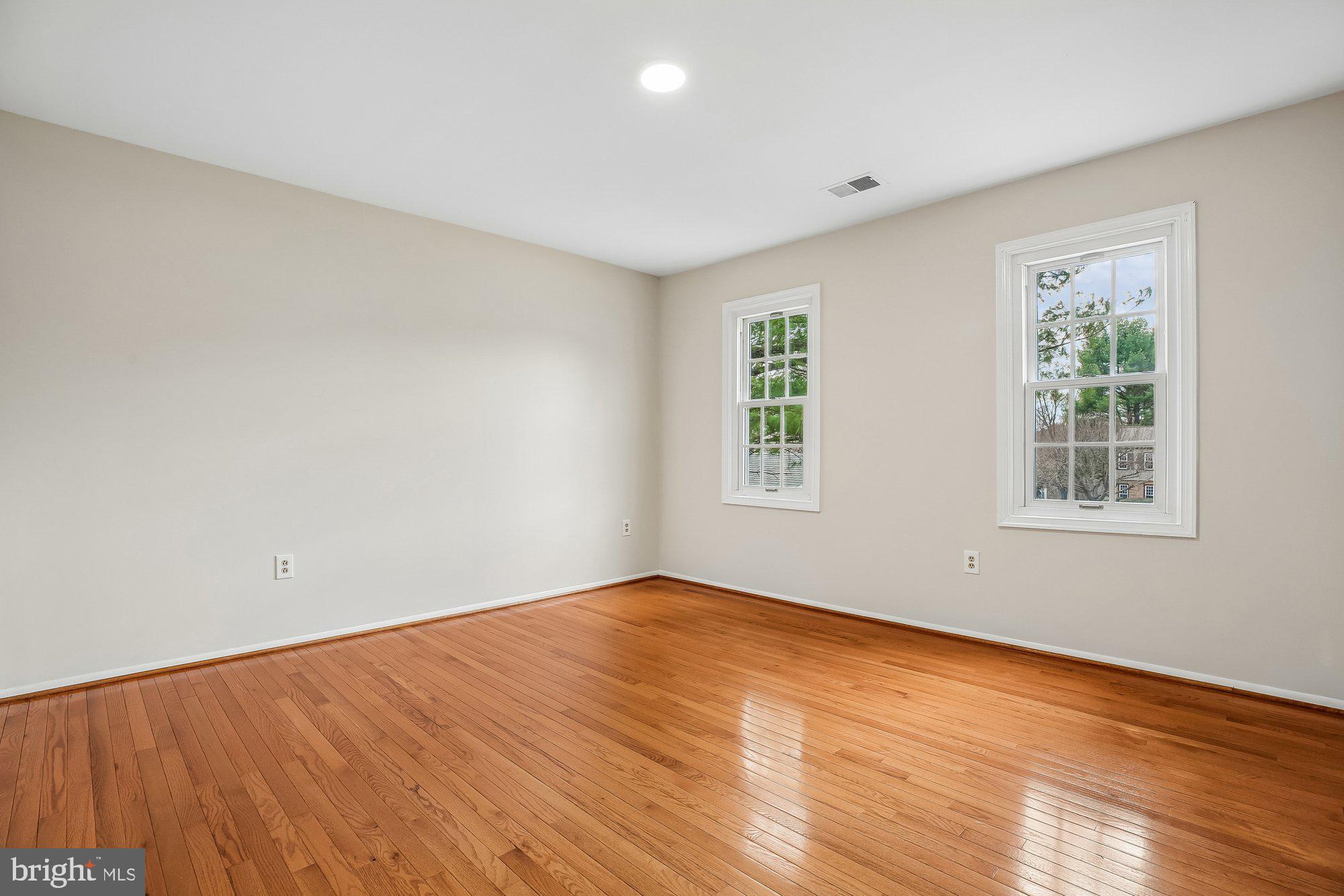 QUINCE ORCHARD KNOLLS - Residential