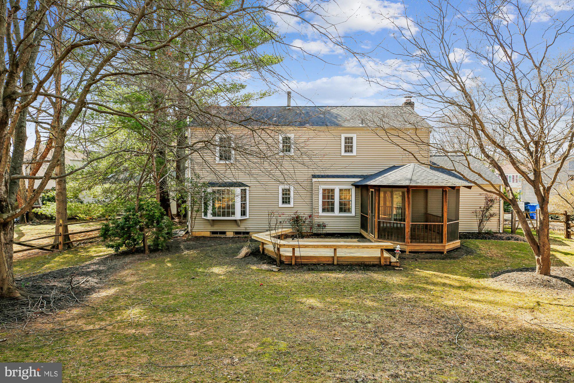 QUINCE ORCHARD KNOLLS - Residential