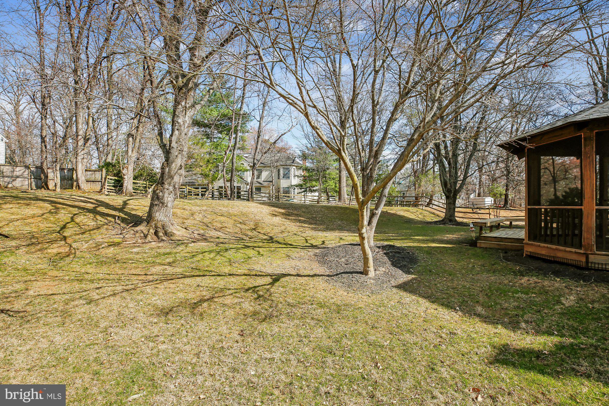 QUINCE ORCHARD KNOLLS - Residential