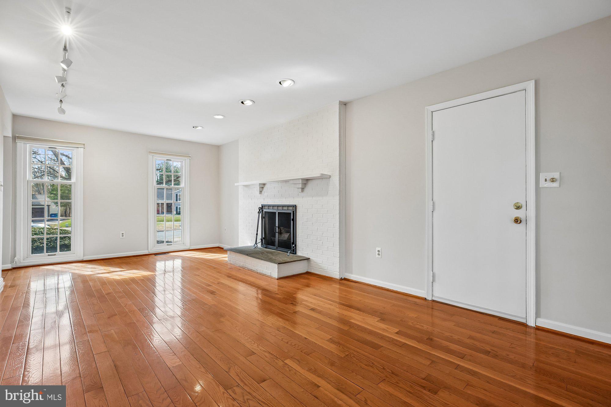 QUINCE ORCHARD KNOLLS - Residential