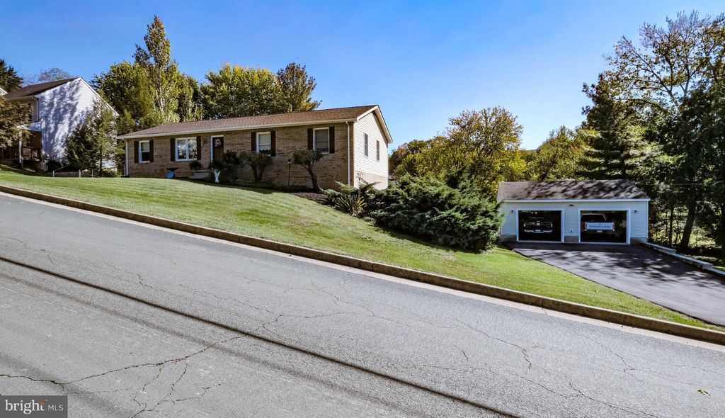 Photo of 1461 Linden Street, FRONT ROYAL, VA 22630 (MLS # VAWR2012596)