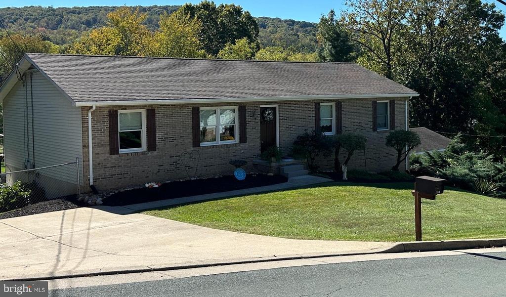 Photo of 1461 Linden Street, FRONT ROYAL, VA 22630 (MLS # VAWR2012596)