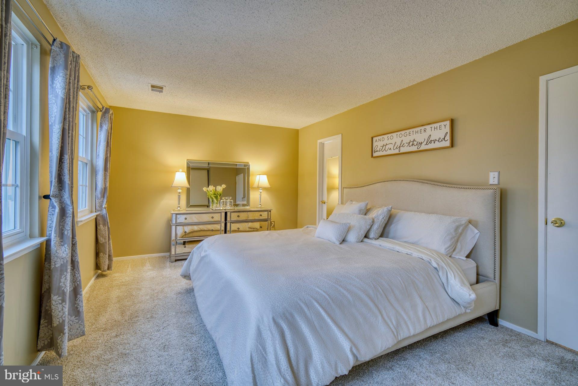 HUNTERS SQUARE - Residential