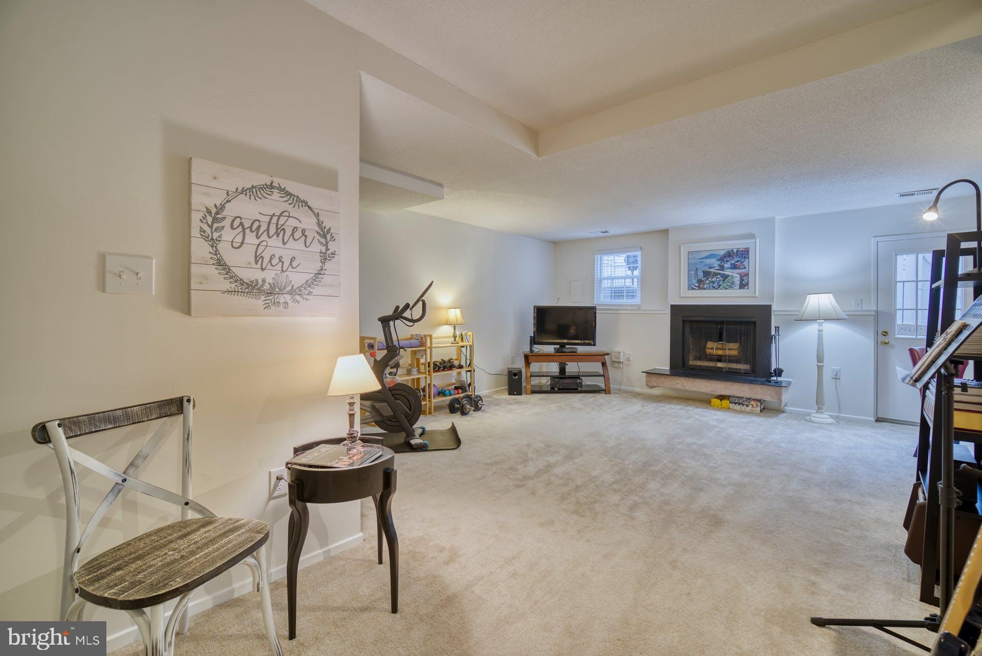 HUNTERS SQUARE - Residential