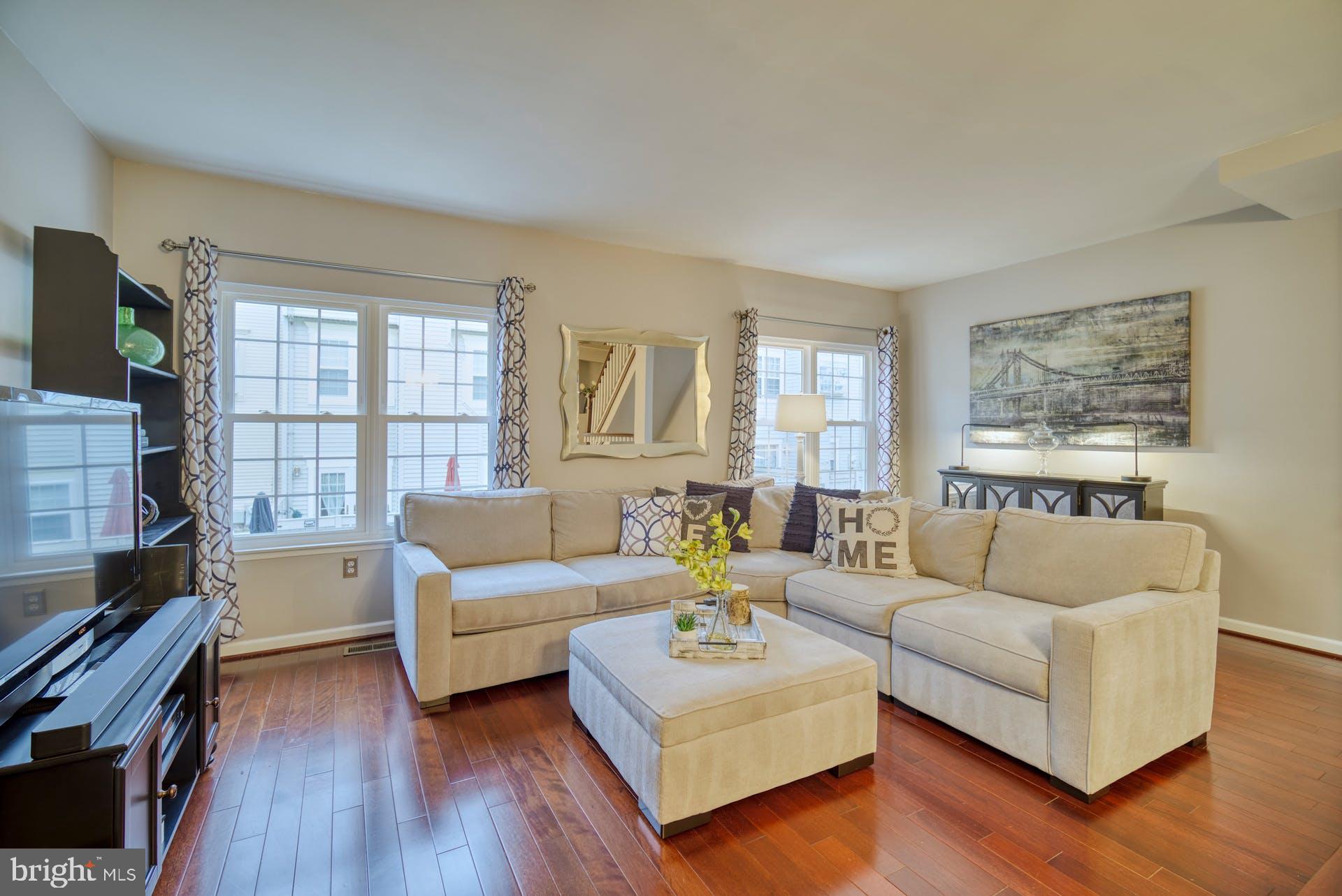 HUNTERS SQUARE - Residential