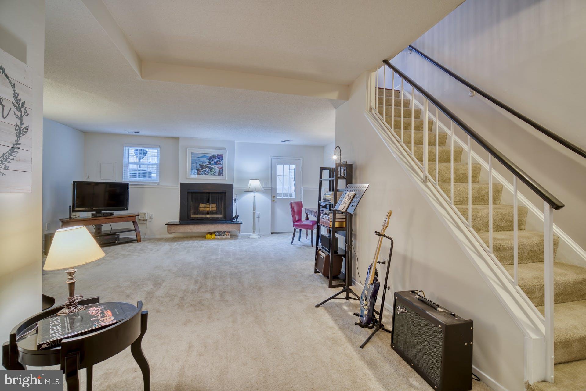 HUNTERS SQUARE - Residential