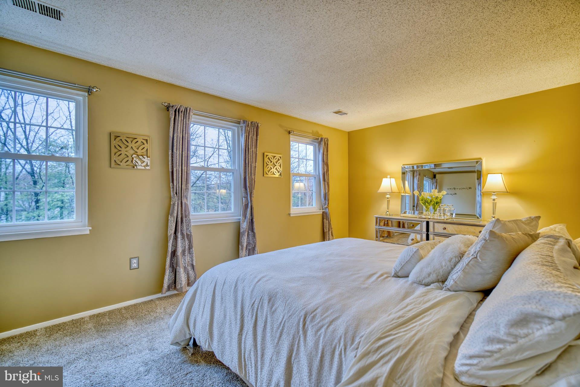 HUNTERS SQUARE - Residential