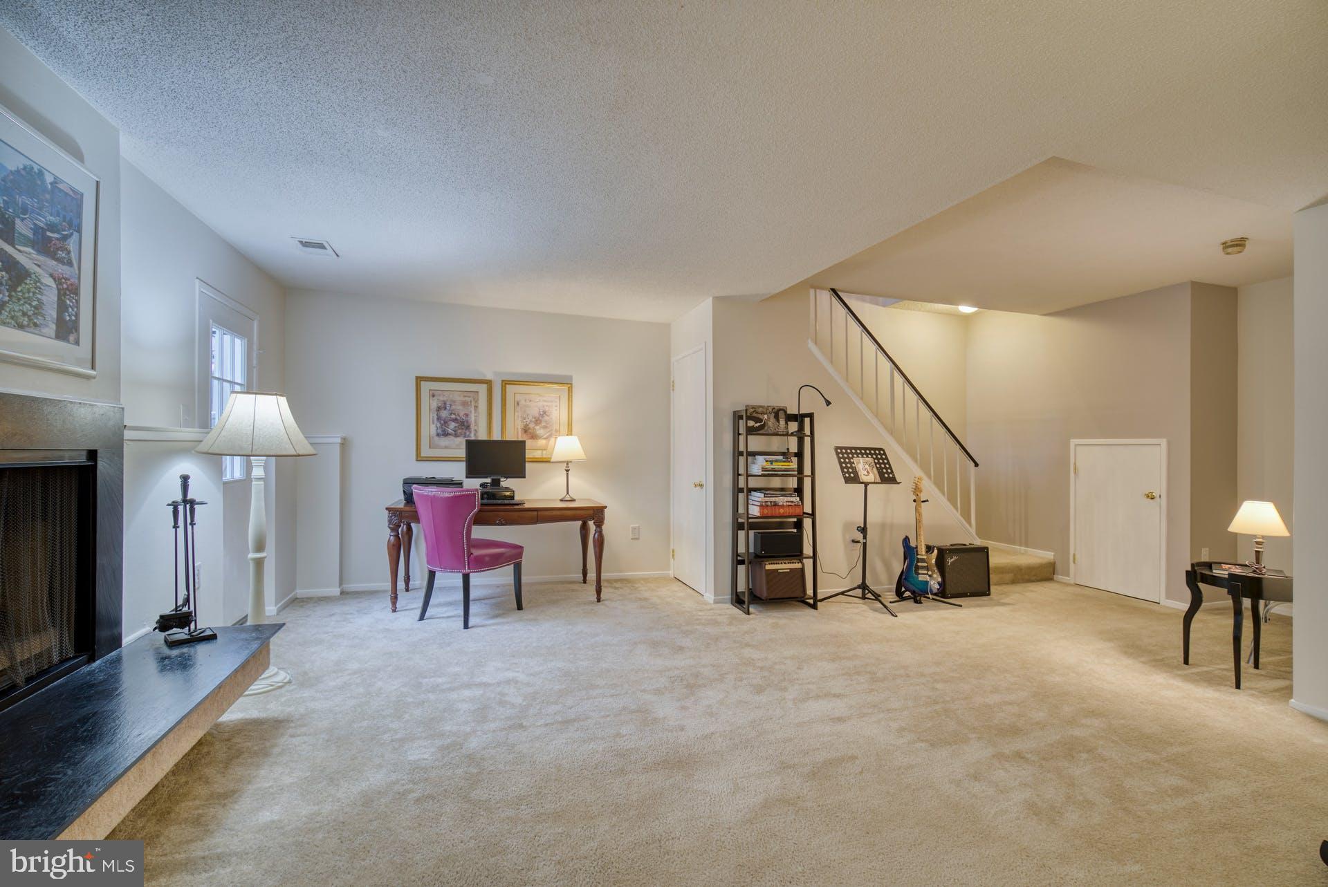 HUNTERS SQUARE - Residential