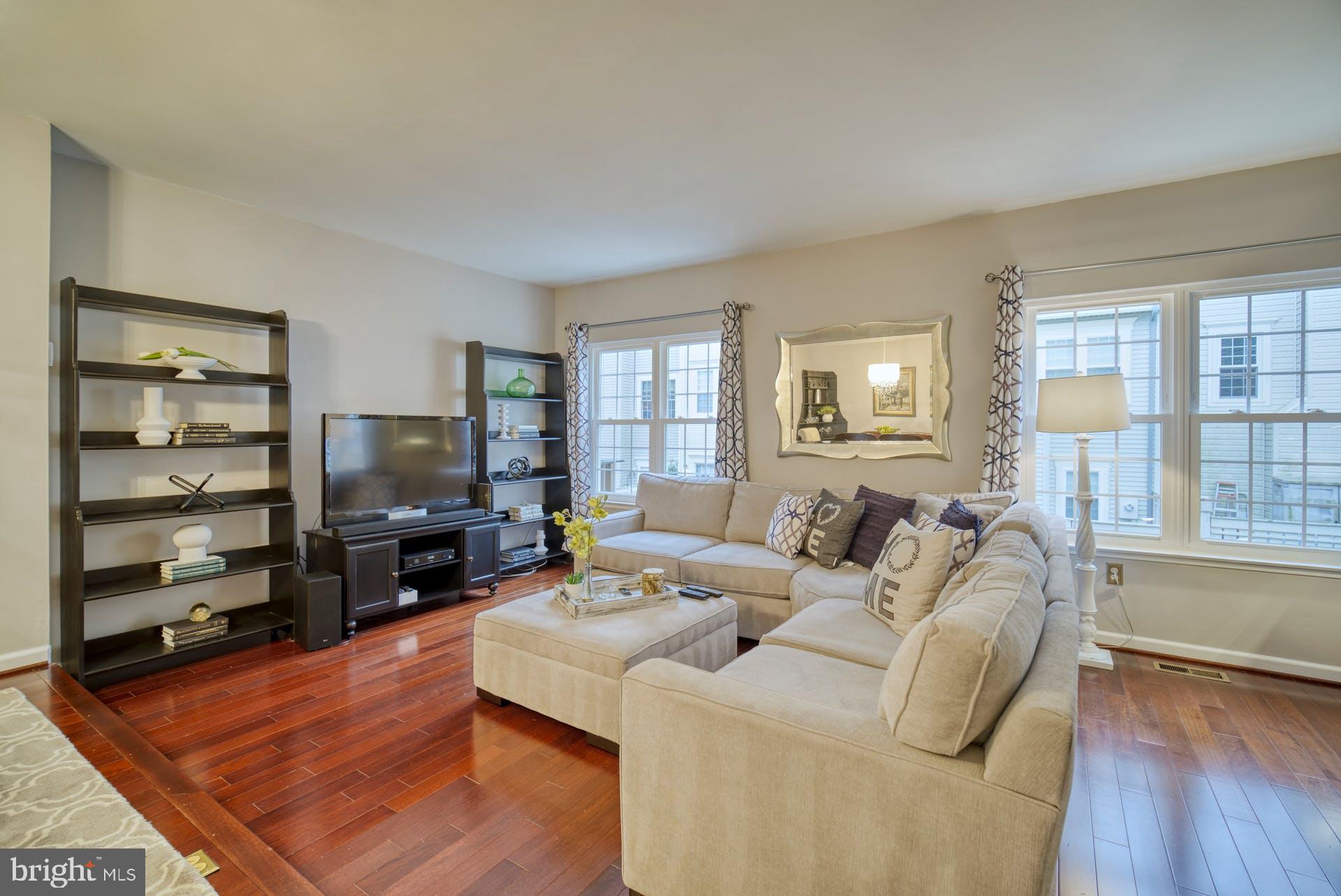 HUNTERS SQUARE - Residential