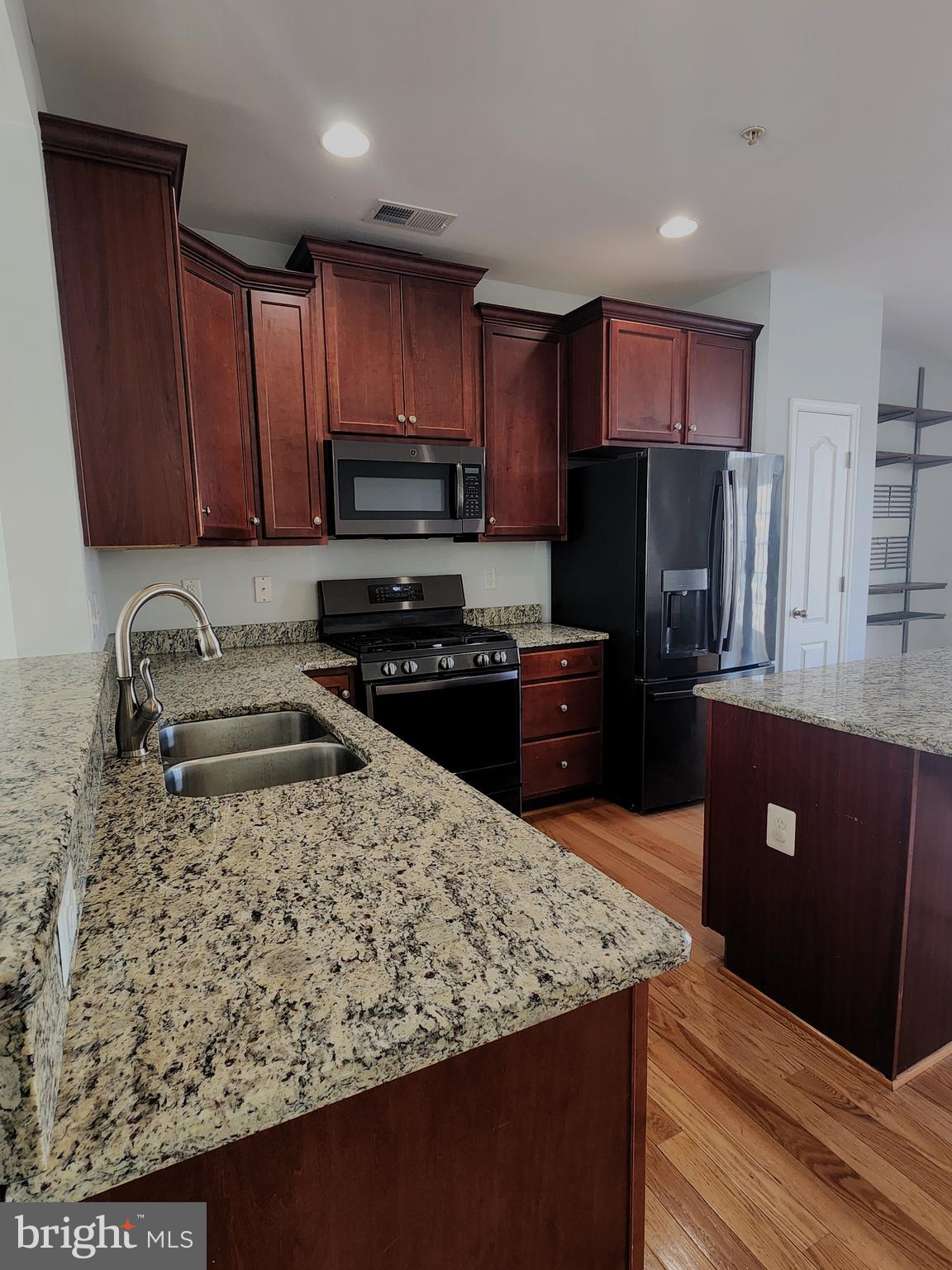 MARKET SQUARE - Residential Lease