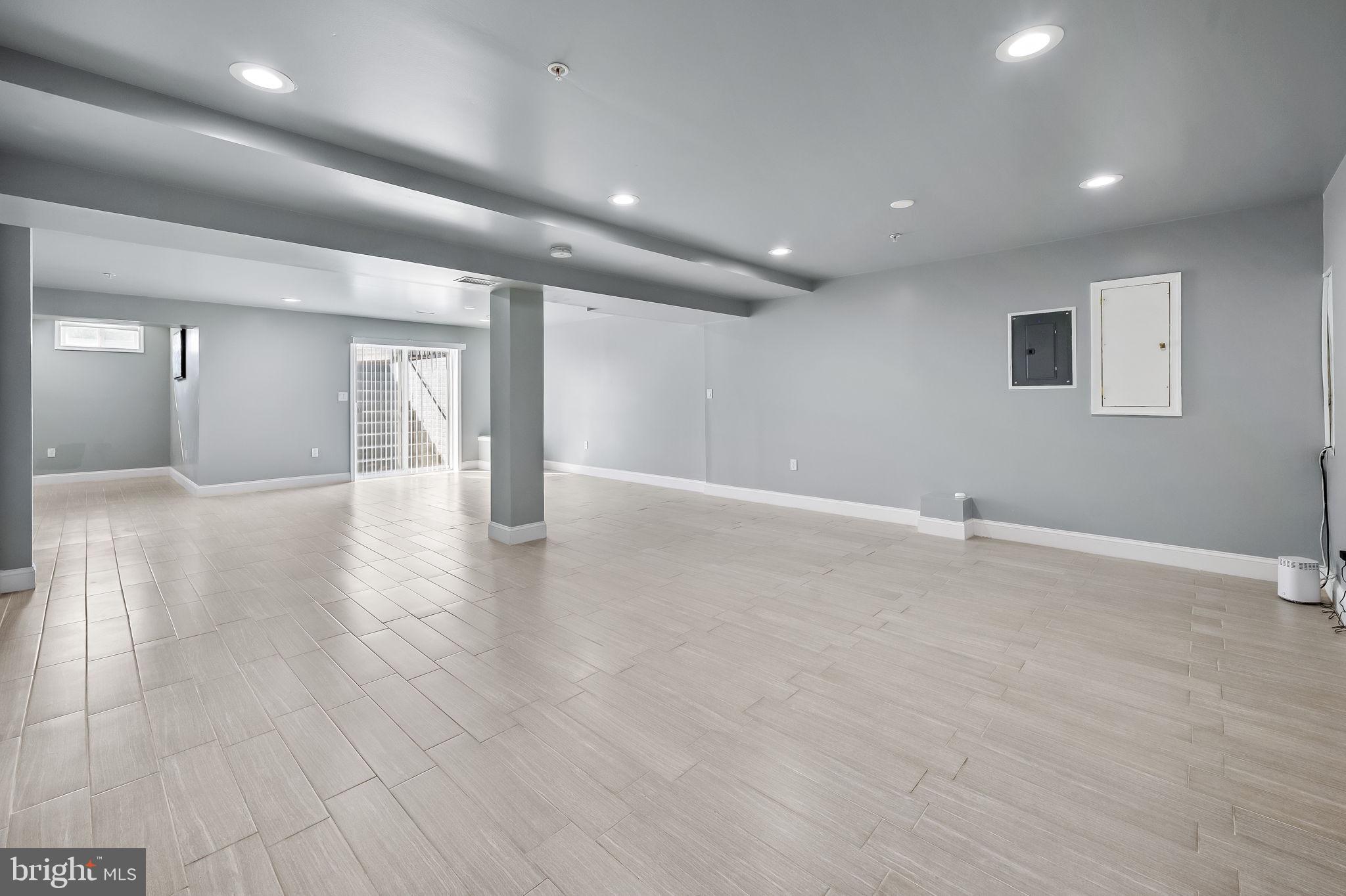 WILSHIRE-PLAT FIVE> - Residential