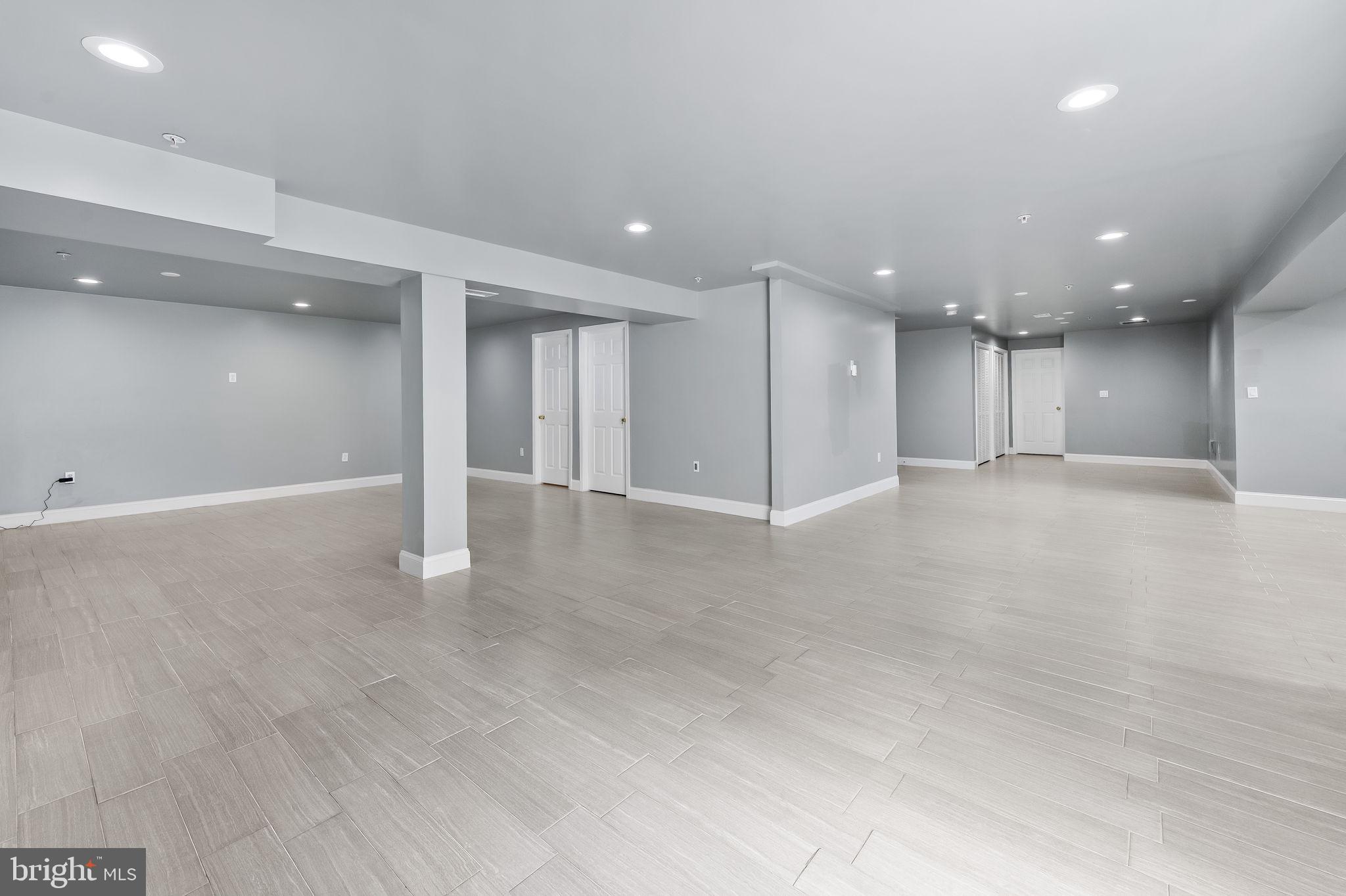 WILSHIRE-PLAT FIVE> - Residential