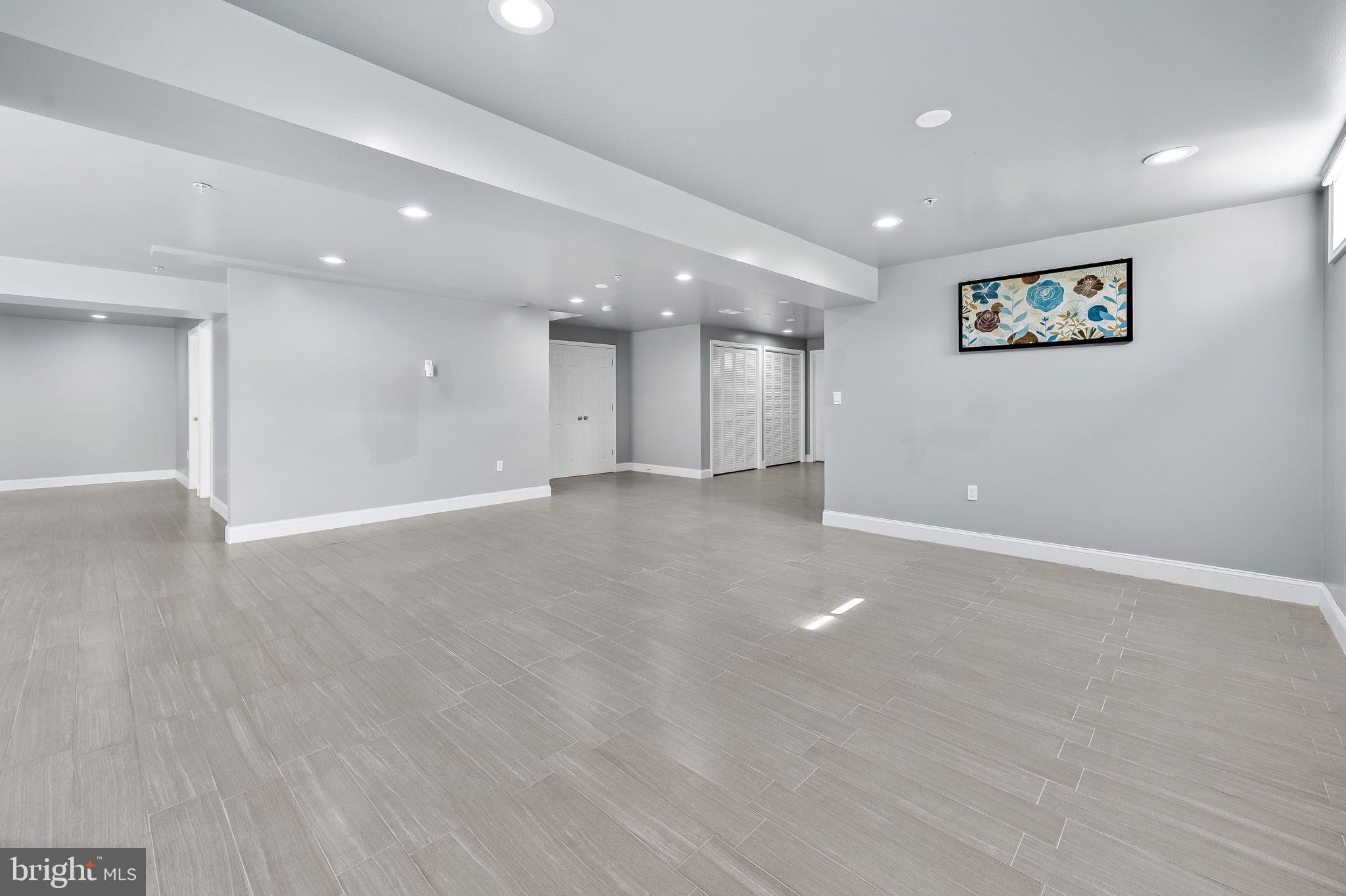 WILSHIRE-PLAT FIVE> - Residential