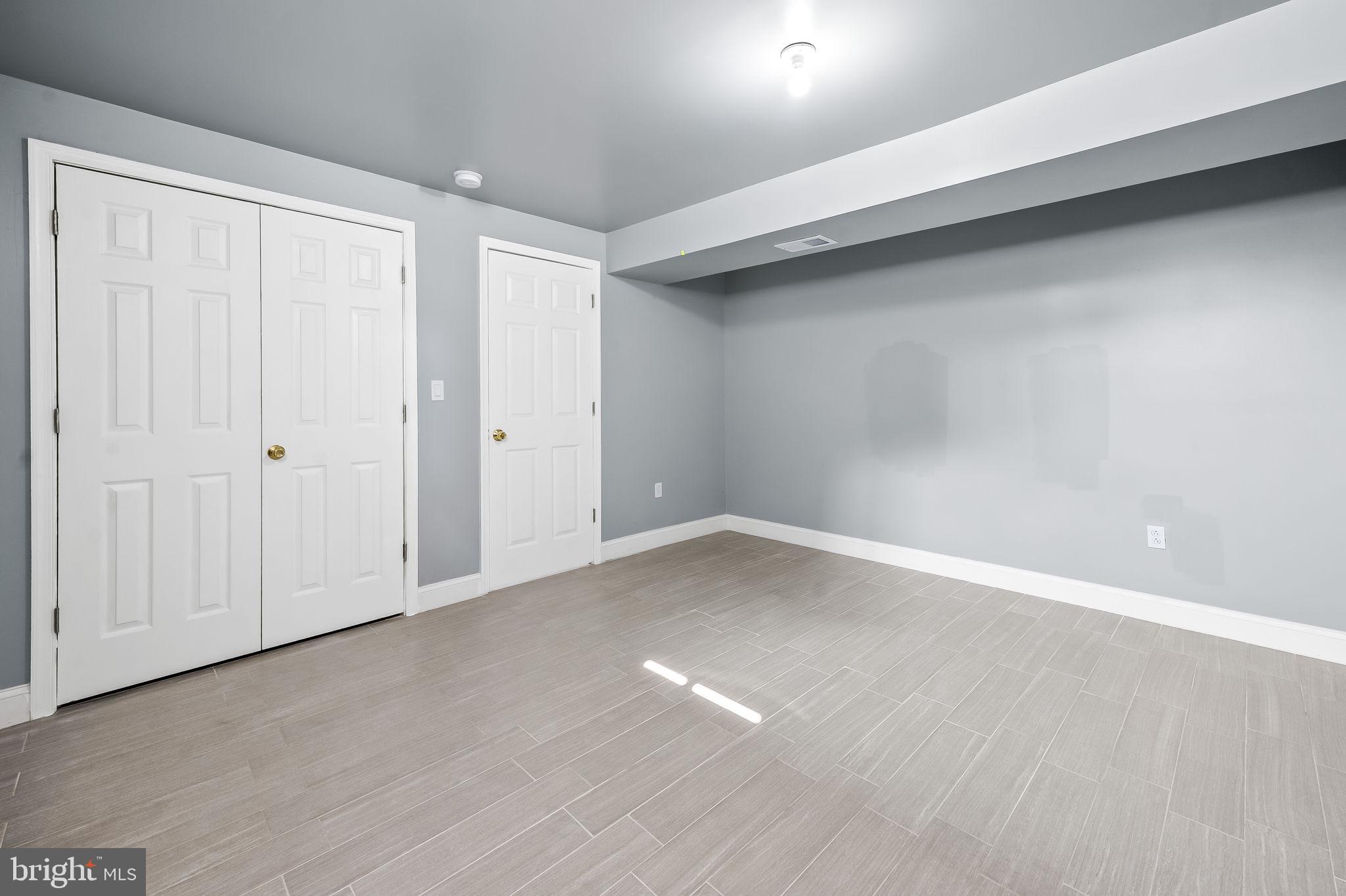 WILSHIRE-PLAT FIVE> - Residential