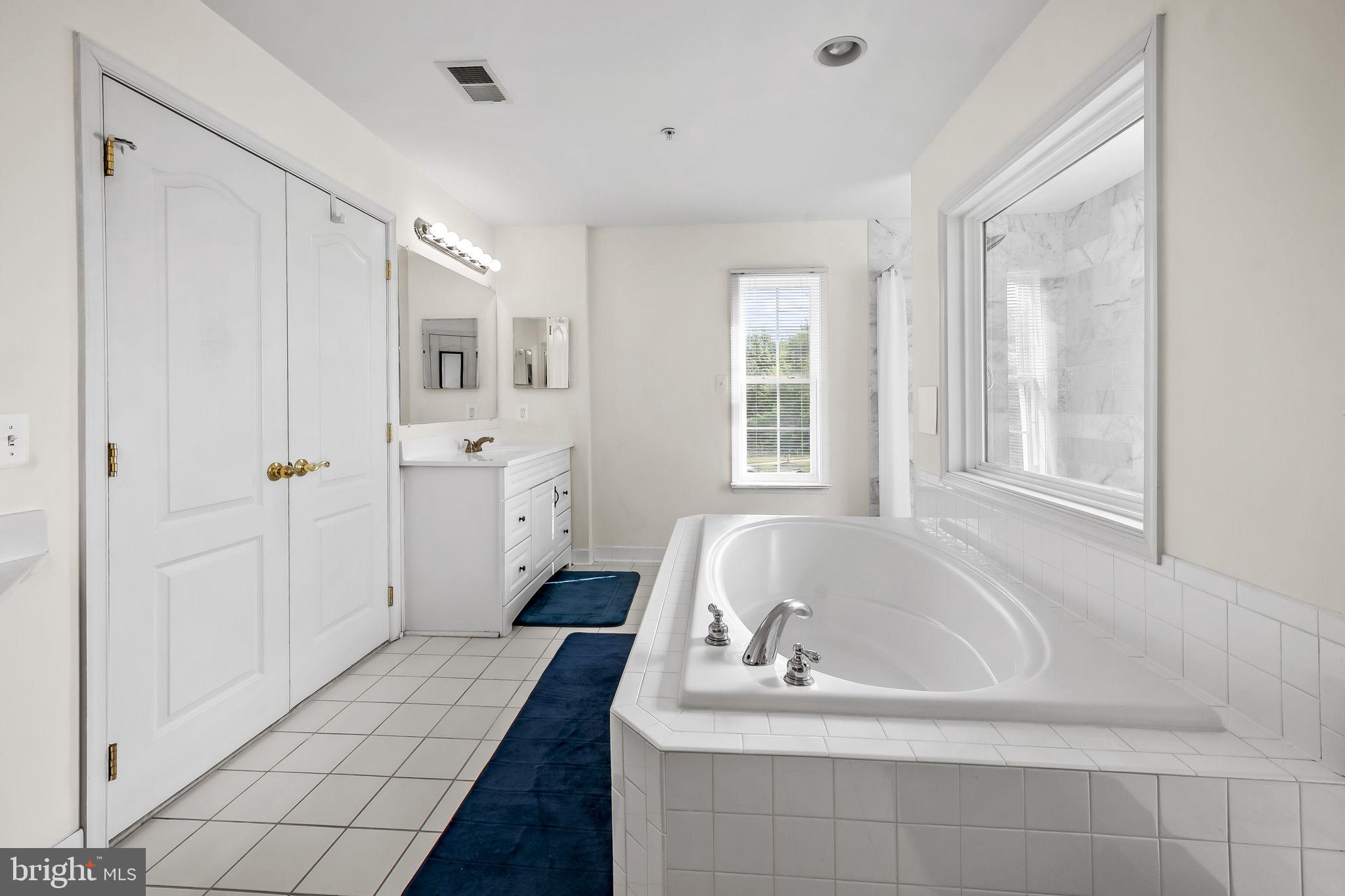 WILSHIRE-PLAT FIVE> - Residential