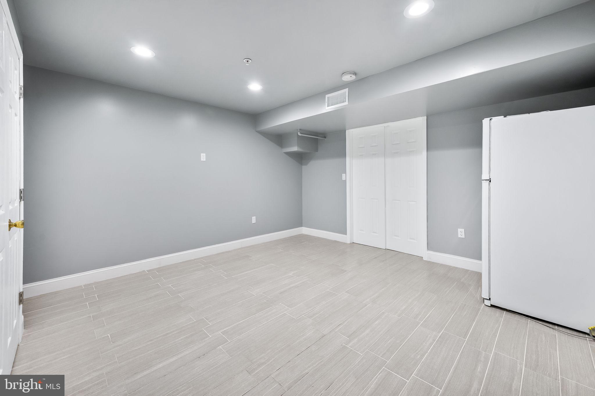 WILSHIRE-PLAT FIVE> - Residential