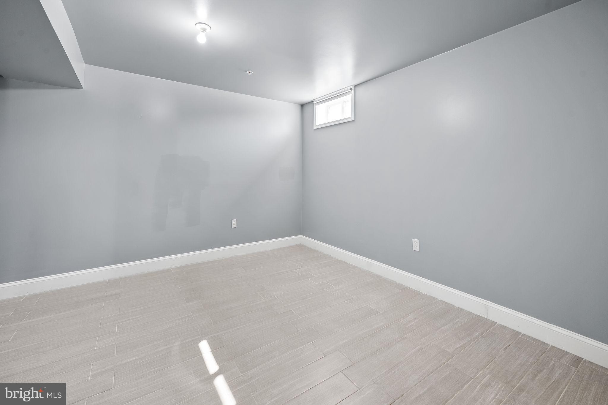 WILSHIRE-PLAT FIVE> - Residential