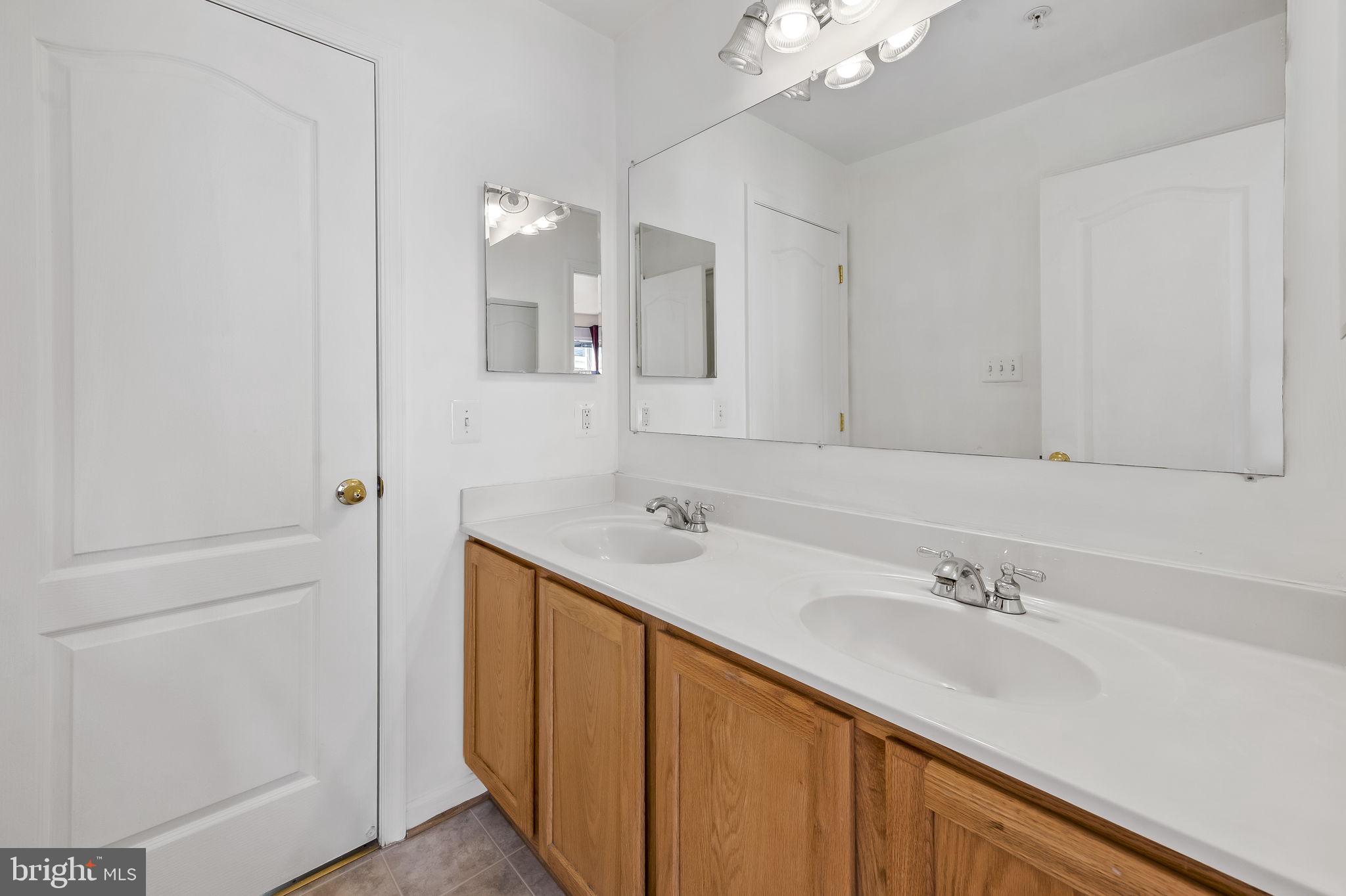 WILSHIRE-PLAT FIVE> - Residential